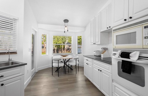 Gulf Gate Estates House | Chic happens 3/2pool 5min from Siesta