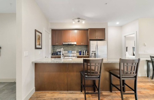 Harrison Hot Springs Apartment | Chic Haven: Stylish 3-Bedroom Lake View Escape