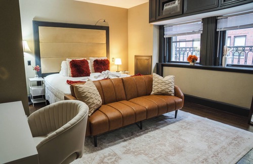 Central Park South Hotel | Chic Hotel Studio - King Size Bed & Prime NYC Location