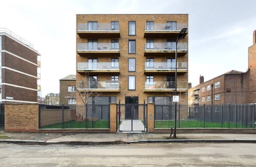 Haggerston Apartment | Chic Hoxton Shoreditch Balcony Flat 2 Bedroom 2 Bath Family Friendly