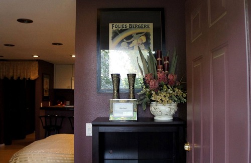 Mercer Island Condo | Chic in Affluent Community