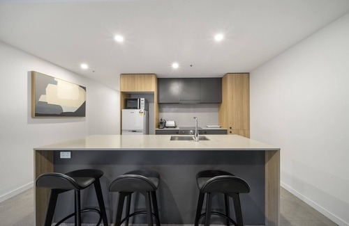 Braddon Apartment | Chic Inner-City 2-Bed Abode with Pool, Gym & Sauna