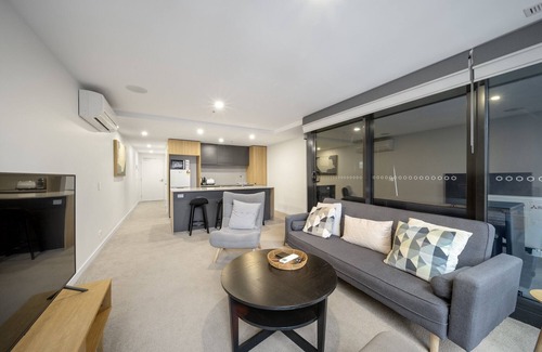 Braddon Apartment | Chic Inner-City 2-Bed Abode with Pool, Gym & Sauna