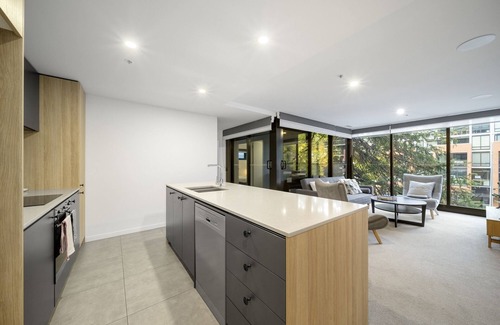 Braddon Apartment | Chic Inner-City 2-Bed Abode with Pool, Gym & Sauna