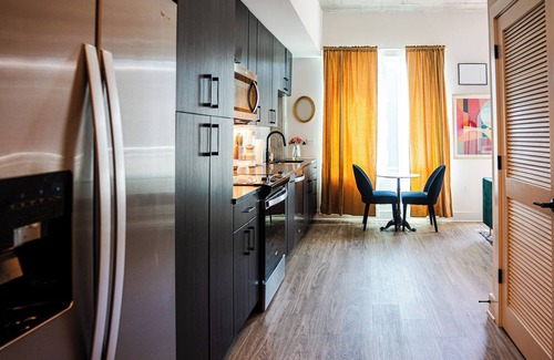 Channel District Apartment | Chic King Balcony Studio in Channelside with Pool and FREE Parking