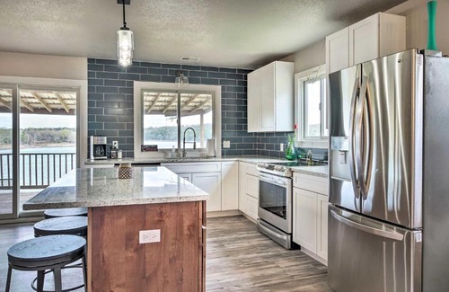 Shell Knob House | Chic Lakefront Home with Deck Less Than 1 Mi to Marina!