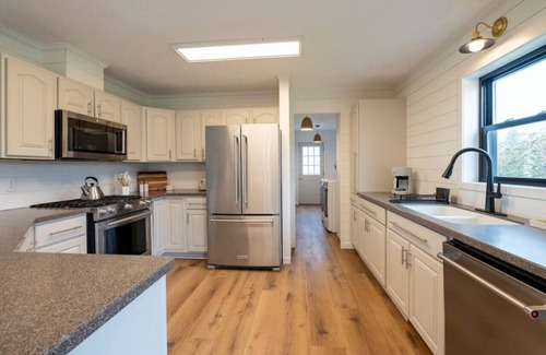 Town of Torrey House | Chic Lakeview Getaway on Seneca Lake Wine Trail