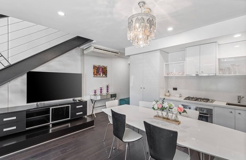 South Yarra Apartment | Chic Loft with Terrace & Premium Amenities Access