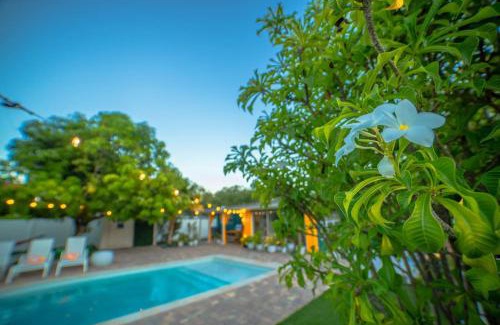 Edgewood House | Chic MangoTree villa Heated Pool