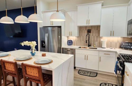 OST - South Union House | Chic Med Center Retreat Wyard