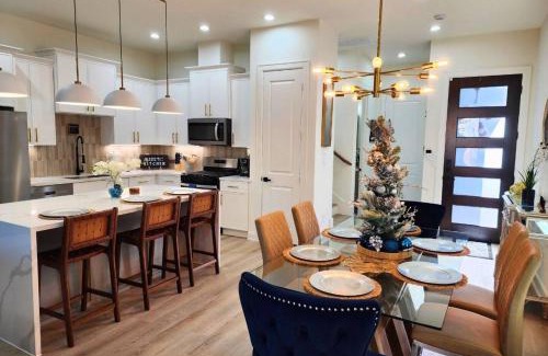 OST - South Union House | Chic Med Center Retreat Wyard
