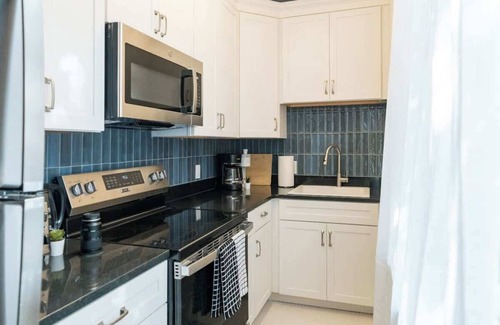 Center City Apartment | Chic Meets Charm In Heart Of Rittenhouse Square