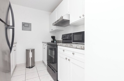 Edgewater Apartment | Chic Miami 2 bedrooms apartment - heart of Edgewater - Free parking & balcony