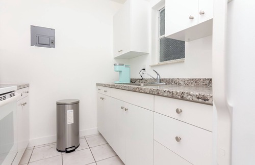 Edgewater Apartment | Chic Miami apartment - right in the heart of Wynwood - free parking & balcony