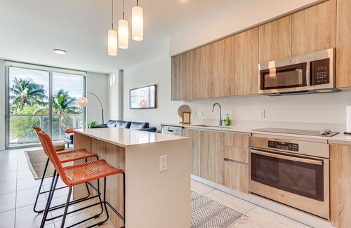 Northeast Miami Condo | Chic Miami Condo w/Pool, 6 Mi to South Beach
