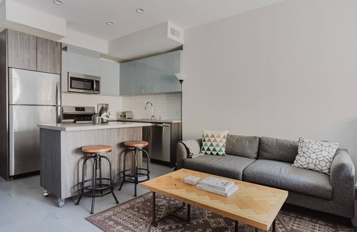 Mid-Wilshire Apartment | Chic Mid-Wilshire Studio w/Pool & Spa, nr Shops & Dining, by Blueground