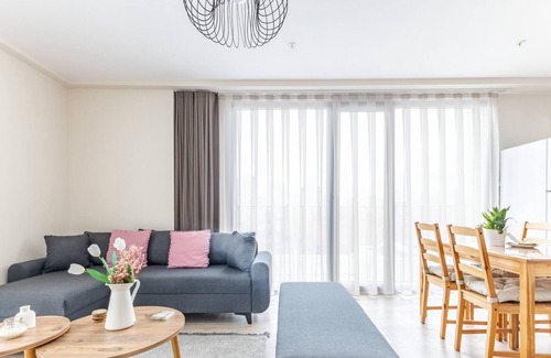 Umraniye Apartment | Chic, Modern and Spacious Flat near Finance City