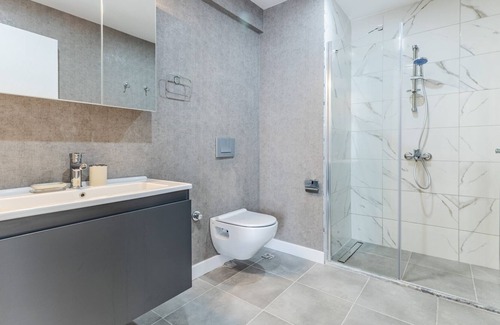 Umraniye Apartment | Chic, Modern and Spacious Flat near Finance City