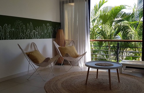 La Preneuse Apartment | Chic, modern apartment, 100 metres from the beach, swimming pool