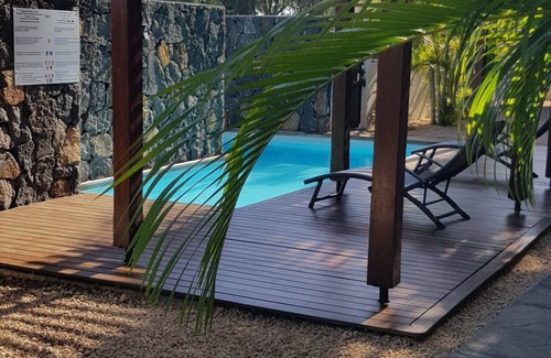 La Preneuse Apartment | Chic, modern apartment, 100 metres from the beach, swimming pool
