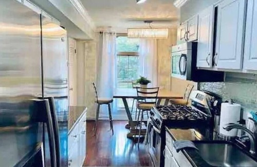Annandale Condo | Chic Mosaic District 2BR/1BA Condo pet friendly near DC w/pool