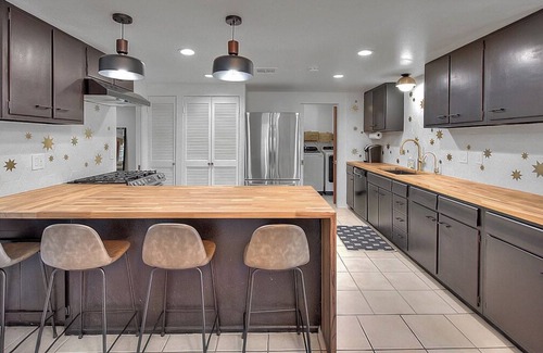 Sunrise Vista Chino House | Chic Movie Colony East Escape - A Ryson Property
