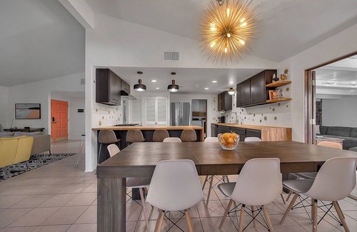 Sunrise Vista Chino House | Chic Movie Colony East Escape - A Ryson Property