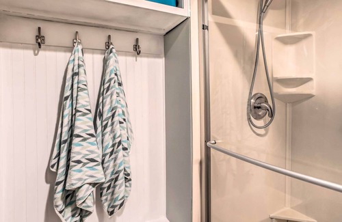 Myrtle Beach Condo | Chic Myrtle Beach Condo: Walk to the Beach!