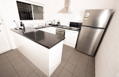 North Adelaide House | Chic Nth Adelaide 3BR | Prime Location + 10% Off Fine Dining Opportunity