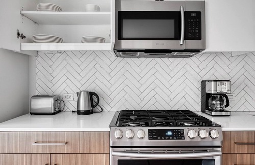 Downtown Oakland Apartment | Chic Oakland 1BR w/Gym, Pool & Coworking, walk to BART, by Blueground