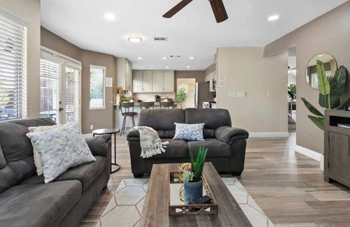 Green Valley House | Chic Oasis near Vegas w/Shimmering Pool