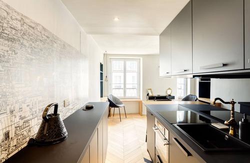 Quartier de la Roquette Apartment | Chic Paris cocoon: artsy haven in trendy Charonne
