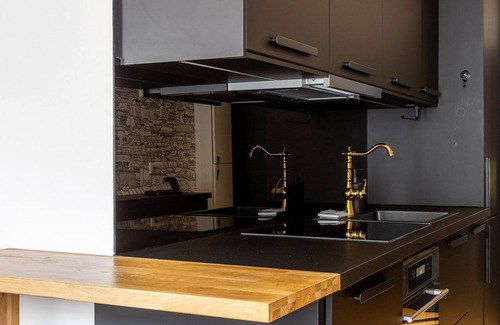 Quartier de la Roquette Apartment | Chic Paris cocoon: artsy haven in trendy Charonne