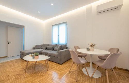 Kypseli Apartment | Chic penthouse with stunning view