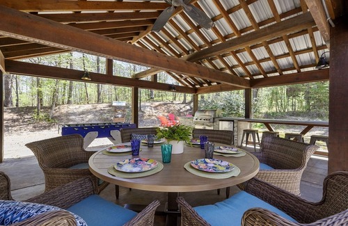 Broken Bow Cabin | Chic, Playful, and Perfectly Appointed-🎱Pool Table, 🔥Hot Tub, 🌟Pet Friendly!