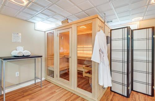 Long Pond House | Chic Pocono Hideaway with Private Indoor Sauna