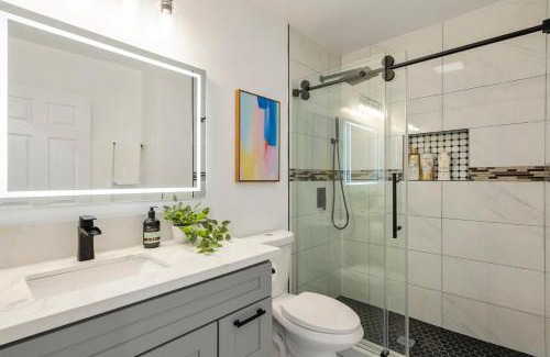 South of Conant House | Chic pool home 6 mi to beach sleeps 8