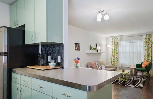 South Congress Condo | Chic Poolside Homebase | Steps from South Congress