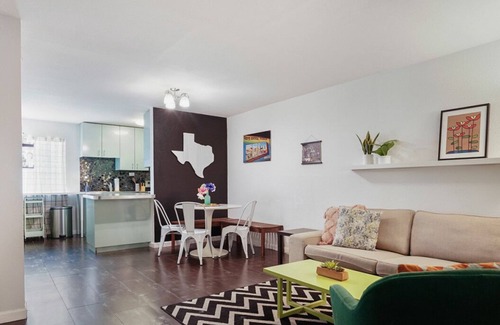 South Congress Condo | Chic Poolside Homebase | Steps from South Congress