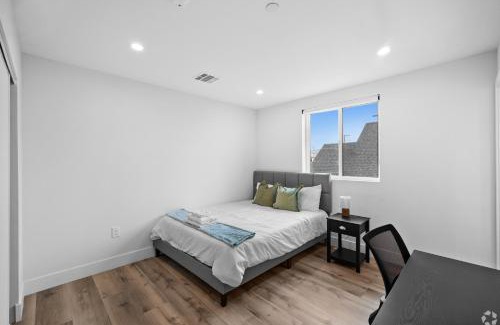 Downtown Los Angeles House | Chic Private Room with Bath-Steps to USC and Downtown LA
