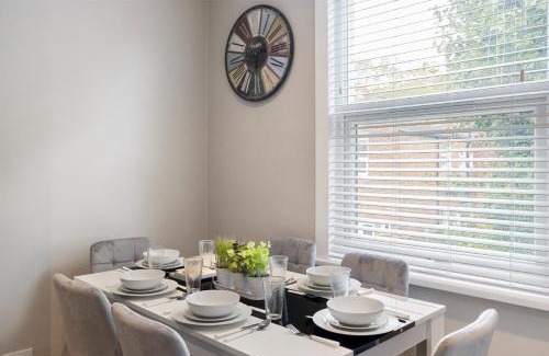 Harringay Apartment | Chic & Radiant Retreat in Harringay Ladder