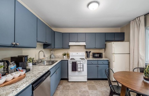 Ypsilanti Apartment | Chic Remodeled Retreat Near Emu: Easy Commute 2 Bedroom Apts