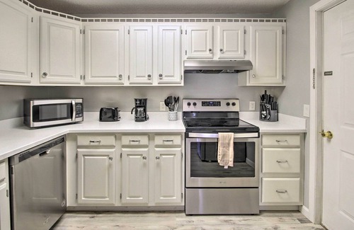 Bartlett Condo | Chic Resort Condo ~ 1 Mi to Attitash Mountain!