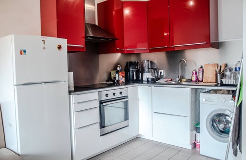 Les Puces de Saint-Ouen Bed & Breakfast | Chic Retreat Near Paris