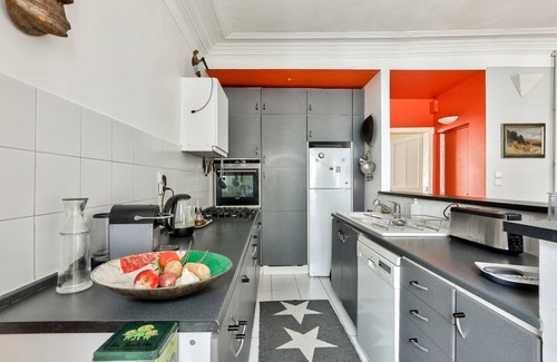 Enfants-Rouges Apartment | Chic Retreat – Central Marais