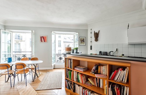 Enfants-Rouges Apartment | Chic Retreat – Central Marais