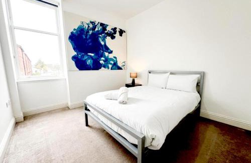 Glasgow Apartment | Chic Retreat in Ibrox