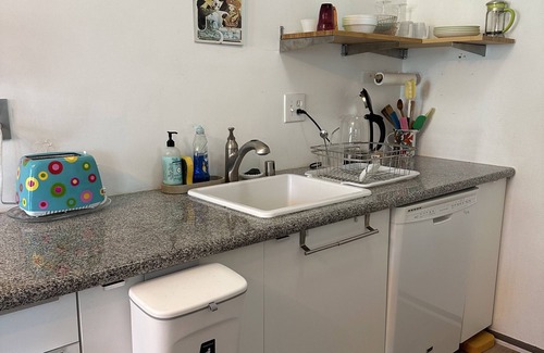Del Rey Apartment | Chic retro apartment 5 min from LAX airport 7 min to the beach