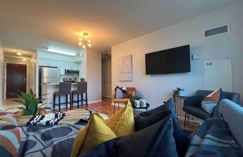 Bayview Glen Apartment | Chic Richmond Hill Condo at Prime Location