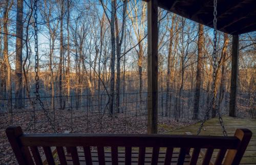 Hohenwald House | Chic Riverside Retreat on the Buffalo River-Natchez Trace Parkway